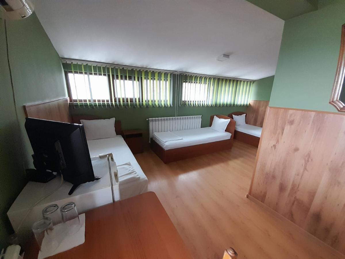 Fenerite Family Hotel Targovishte  Luaran gambar