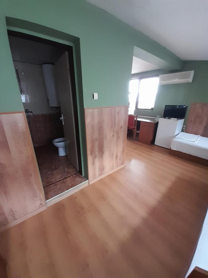 Fenerite Family Hotel Targovishte  Luaran gambar