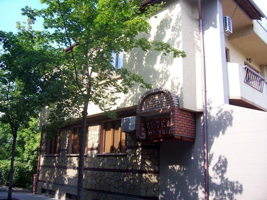 Fenerite Family Hotel Targovishte  Luaran gambar