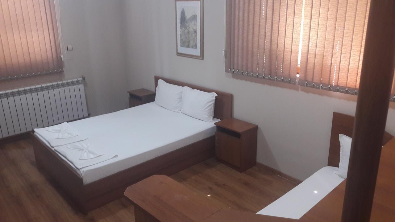 Fenerite Family Hotel Targovishte  Luaran gambar