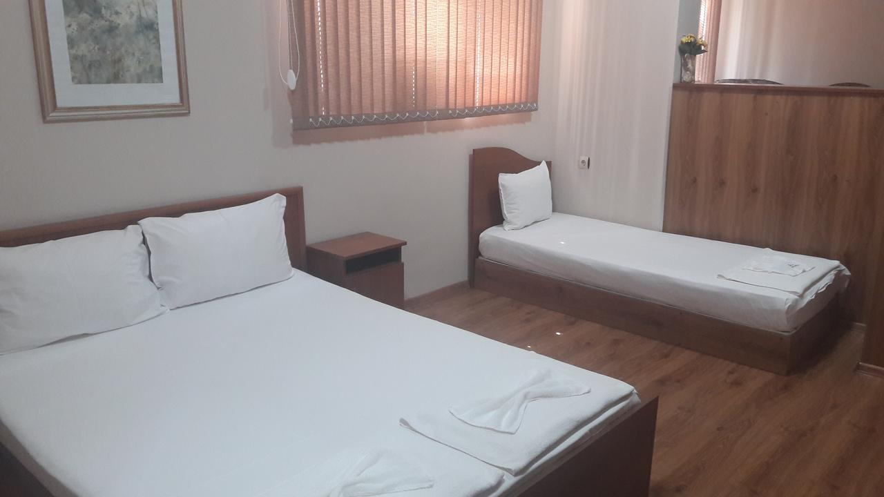 Fenerite Family Hotel Targovishte  Luaran gambar