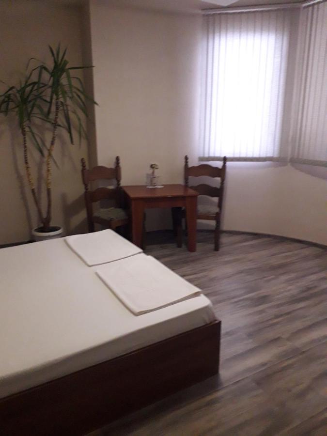 Fenerite Family Hotel Targovishte  Luaran gambar