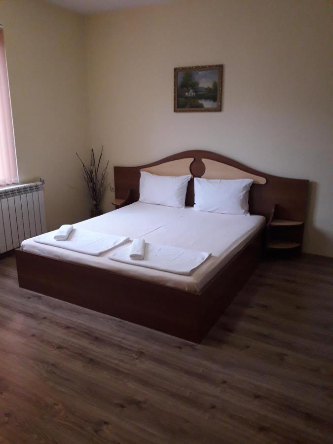 Fenerite Family Hotel Targovishte  Luaran gambar