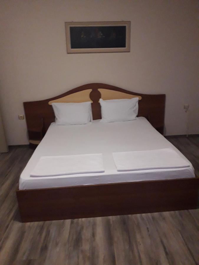 Fenerite Family Hotel Targovishte  Luaran gambar
