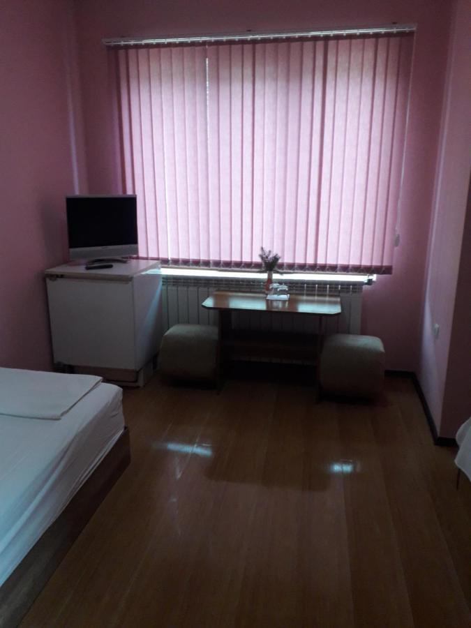 Fenerite Family Hotel Targovishte  Luaran gambar
